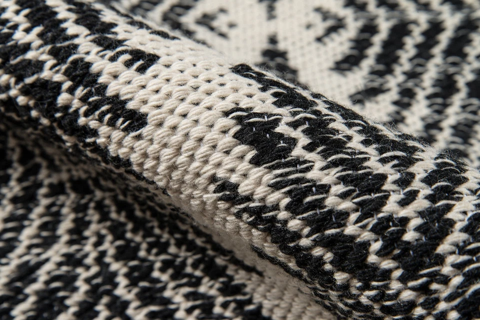 Alfombra Erin Gates by Momeni River Beacon negra tejida a mano interior exterior Foto 4 de 4