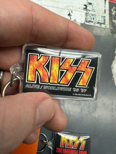 Konvolut Kiss Merch 2 Schlüsselanhänger und Koozie Dosenkühler 96 97 2000 Farewell Alive - Bild 2 von 8