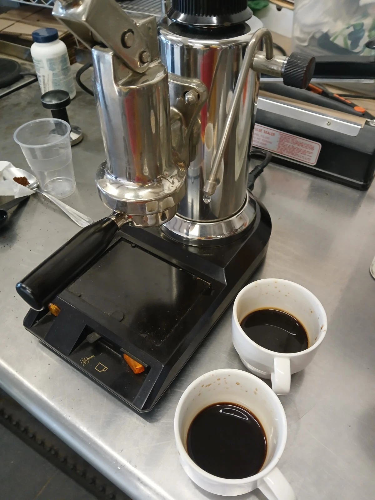 Cappuccino Amore Espresso Machine CE 14 Italian Style Chome WORKS BUT NEEDS SEAL
Opens in a new wind
