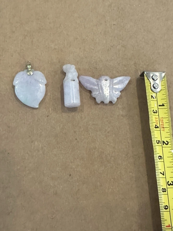 Lote de 3 tallas de jade lavanda. Trío simbólico de melocotón, mariposa y foca Foto 2 de 4