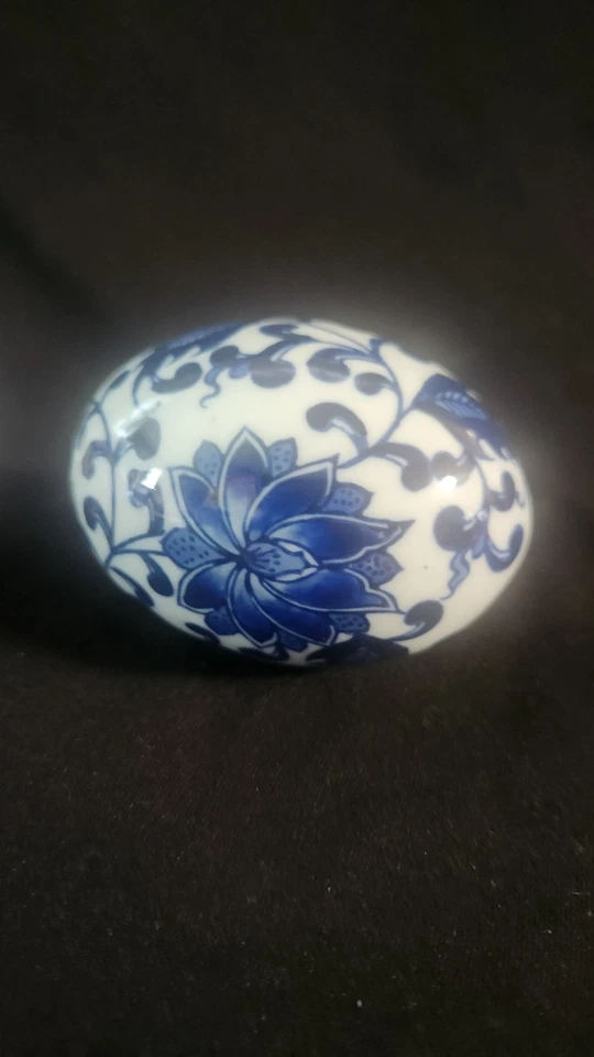 Vintage Cobalt Blue And White Floral Chinoiserie Porcelain Egg approximately3x4” - Изображение 3 из 4