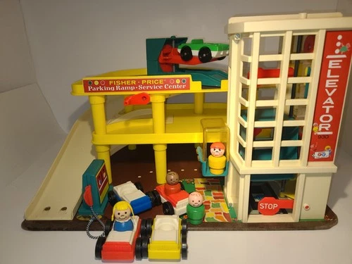 Vintage Fisher-Price Little People Play Family Action Garage #930 Complete! Read