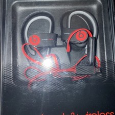 Power Beats Wireless. Extra Ear Covers. With Case