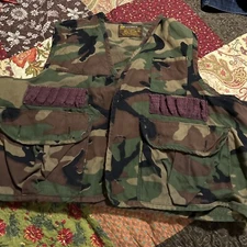 vtg  Caliber Sportsman Apparel hunting vest Mens Size M Ammo Camouflage 