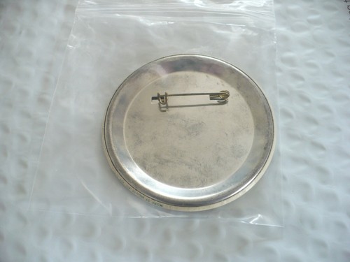 TT- HAVE YOU SEEN MY PRIVATE COLLECTIONS? PIN BADGE #42131 MINT CONDITION!!! - Picture 8 of 8