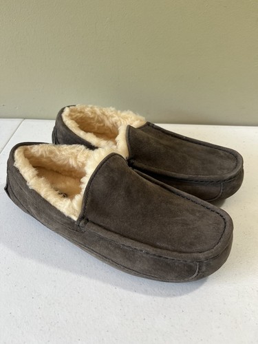 UGG Ascot Men's Size 7 Slippers 