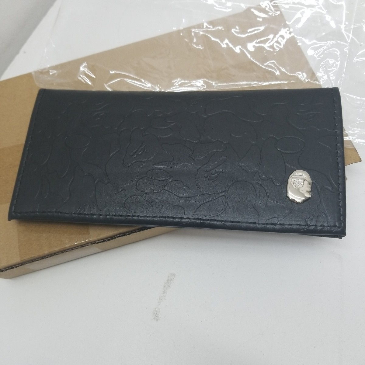 小物 A BATHING APE BABY LISA LEATHER WALLET BABY LISA LEATHER WALLETがBAPE.COM ZOZOTOWNにて再登場