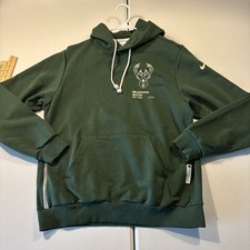 NWOT Men's L Nike NBA Milwaukee Bucks Standard Issue Courtside Pullover Hoodie