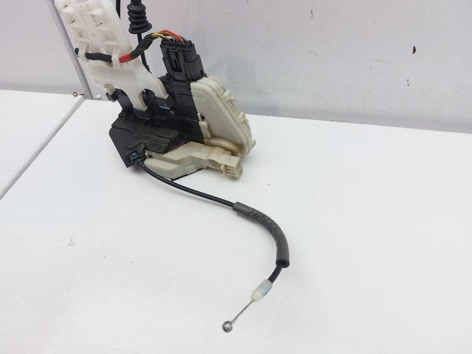 MECANISMO DE BLOQUEO DE PUERTA DELANTERO IZQUIERDO LADO DEL PASAJERO HYUNDAI SANTA FE MK3 LADO CERCANO 2018 Foto 3 de 4