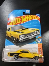 Hot Wheels 2025 HW Muscle Mania 5/10 Yellow '69 Dodge Coronet Superbee FREE SHIP