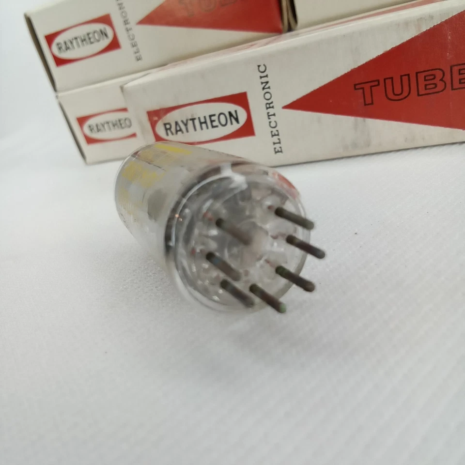 Tubo de rádio TV da Segunda Guerra Mundial com caixa conjunto de 5 Raytheon modelo 6AK6 NOS novo na caixa década de 1940 - Imagem 4 de 4