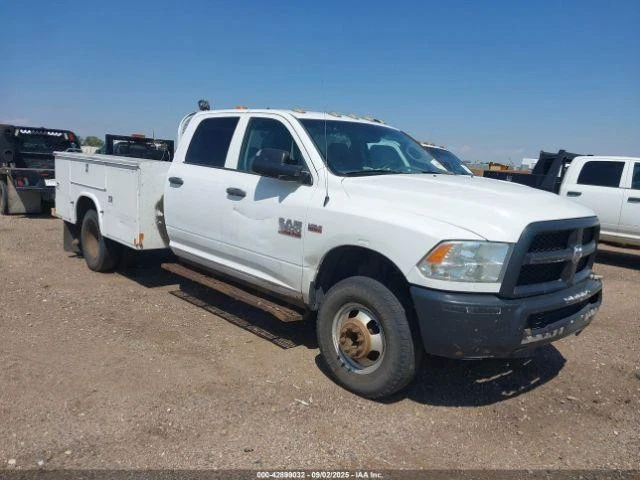Conjunto de puerta trasera izquierda usado lado trasero se adapta a: camioneta Ram Dodge 3500 2015 eléctrica Foto 2 de 4