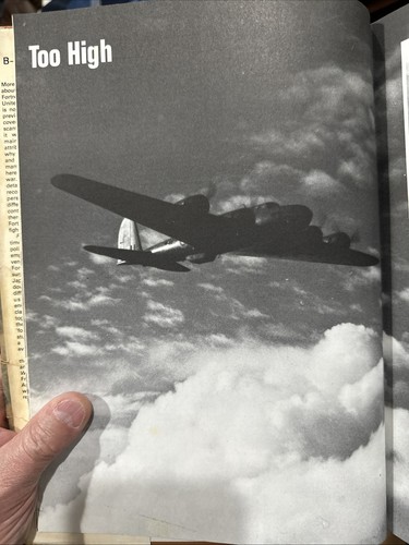 Roger A Freeman / B-17 FORTRESS AT WAR 1st Edition 1977 - Imagen 6 de 10