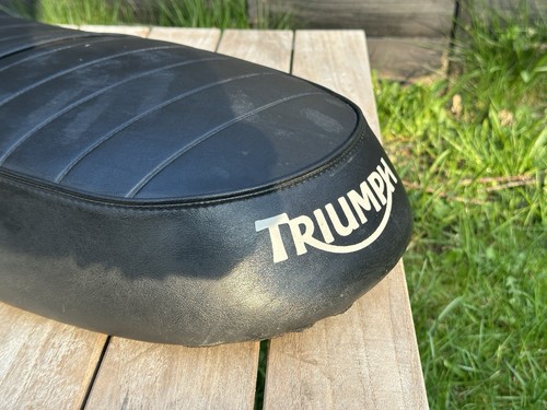 triumph bonneville 800 T100 seat saddle T2301932 T2301935 genuine - Picture 3 of 5