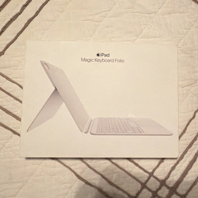 Apple Magic Keyboard Folio Keyboard Folio/Case for iPad, White (10th Generation)