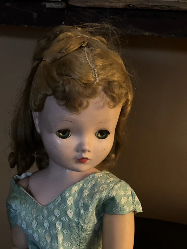 Madam Alexander Cissy años 50 ojos verdes. "Abrigo/vestido con etiqueta de 20""1 y 4 vestidos. Baúl Foto 4 de 4