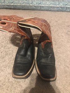 bota ariat bico quadrado