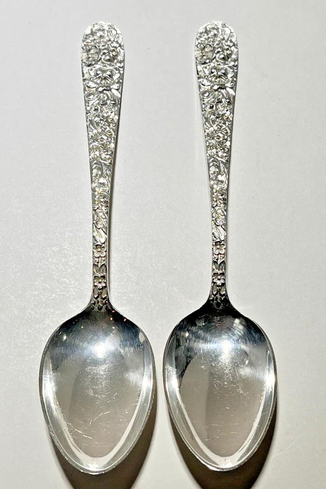 Juego de dos cucharaditas Stieff de plata de ley Repoussé 67 gr. Sin monograma Foto 4 de 4