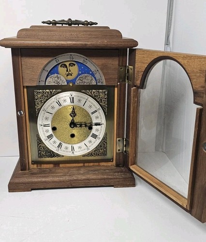 Vintage Krone Mondphase Nussbaum Kaminuhr ohne Schlüssel oder Boden - muss gereinigt werden - Bild 2 von 3