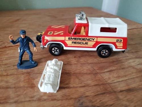 Matchbox Lesney Super kings K-65 Plymouth Emergency Rescue truck w/ accessories