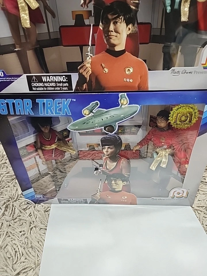 2 nuevas figuras de acción 2019 selladas Star Trek The Original Series Mego Sulu Uhura Foto 2 de 4