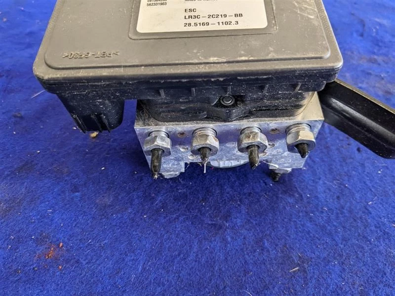 2020-2022 Ford Mustang GT500 Shelby ABS Anti-Lock Brake Module System Pump - Image 4 of 4