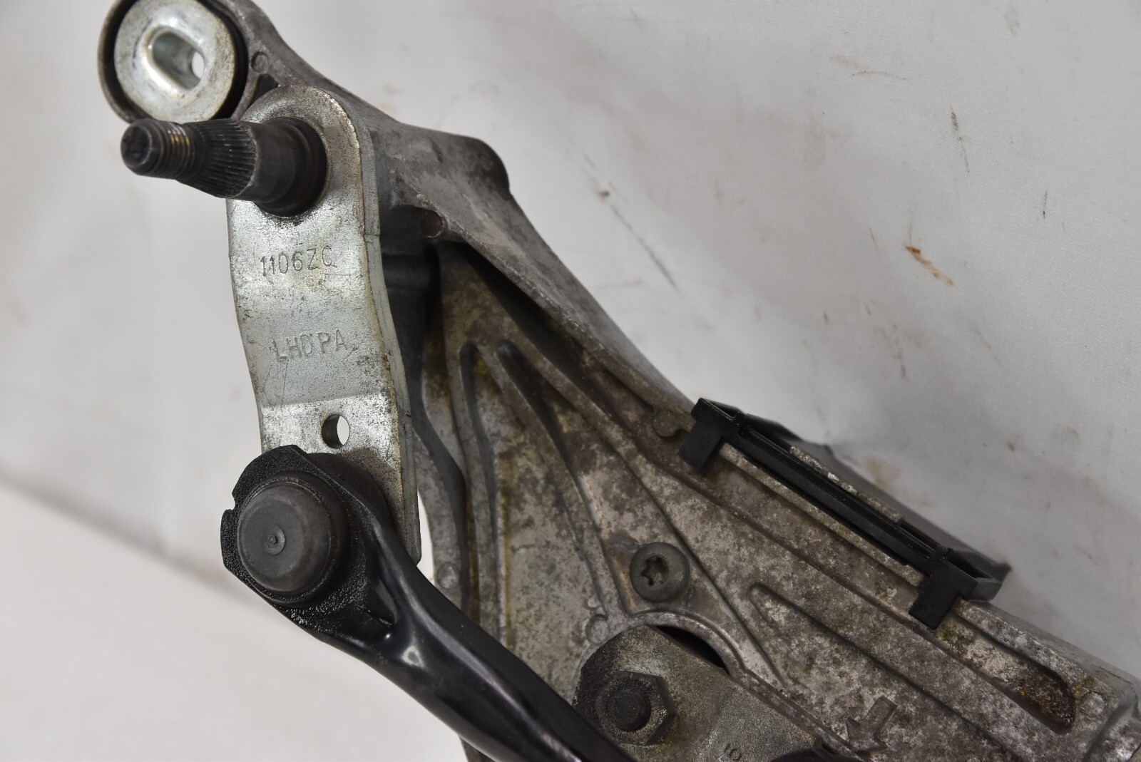 π 2014-2020 MASERATI QUATTROPORTE FRONT WINDSHIELD WIPER MOTOR LINKAGE OEM