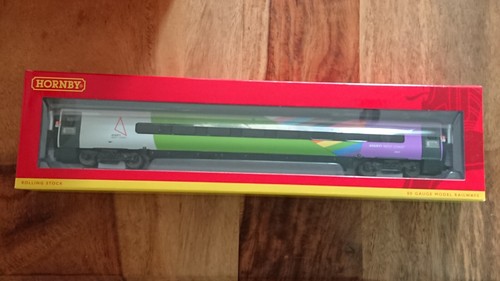 Hornby R40197 Avanti West Coast Pendolino Trailer Standard No.68819 Pride Livery | Zustand: New