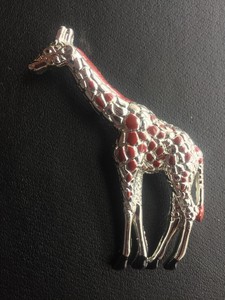 giraffe brooch