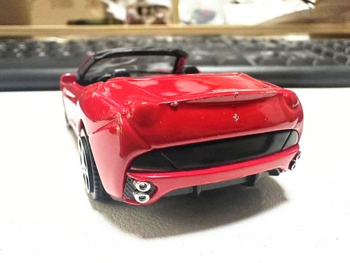 Free Shipping Bburago 1:43 Ferrari California Convertible Metal Model Car New - Picture 3 of 6