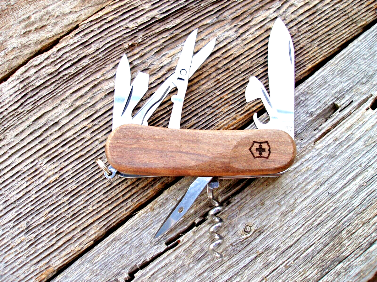 Victorinox EVOLUTION WOOD 14 Ergonomic Walnut Grips Original Swiss