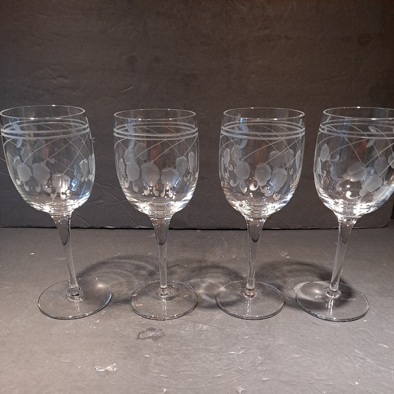 Set of 4 Encore by Tuscany Wine Glasses 7 3/4" cut Fuchsia design 