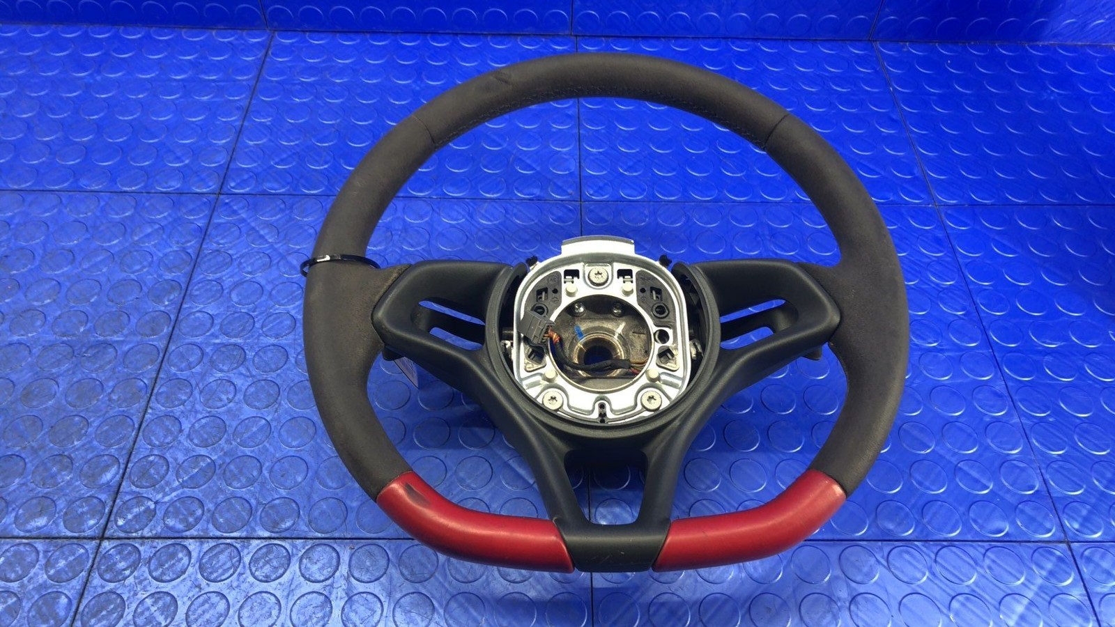 2016-2021 MCLAREN 570S OEM ALCANTARA STEERING WHEEL APEX RED/CARBON BLACK *SCUFF