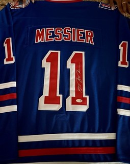 NEW YORK RANGERS 94 LEGEND MARK MESSIER SIGNED AUTO JERSEY WITH JSA WITNESS!!!!