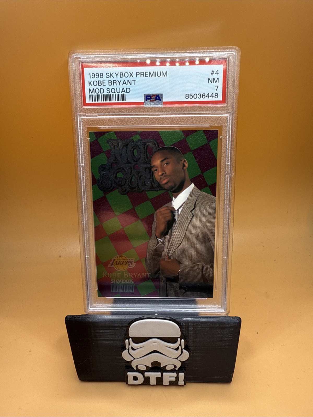 1998 SKYBOX PREMIUM MOD SQUAD #4 KOBE BRYANT PSA 7