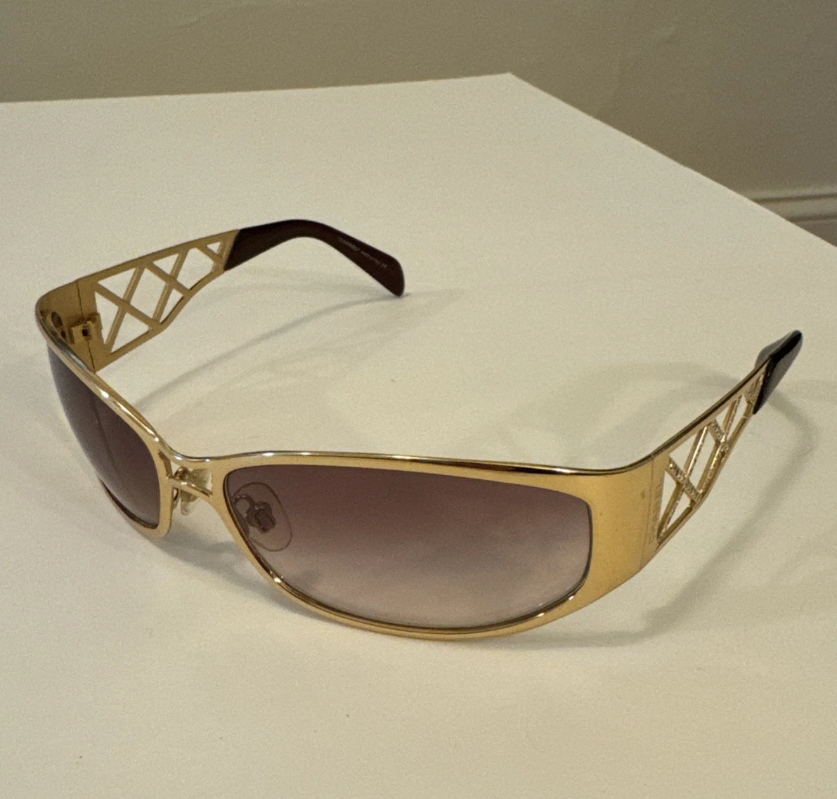 Chanel Polarized Sunglasses Woman Gold Vintage | eBay display picture 1
