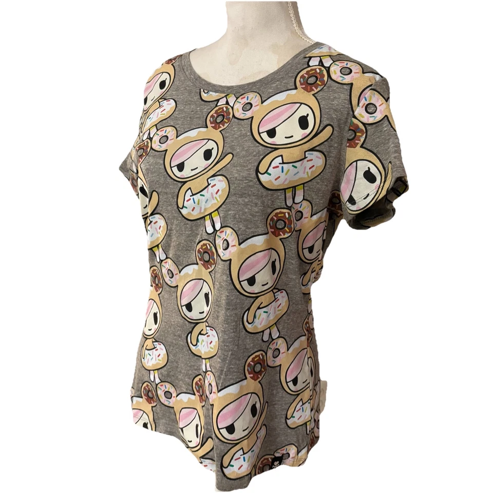 Camisa feminina Tokidoki Donutella coração rosa grande - Imagem 3 de 4