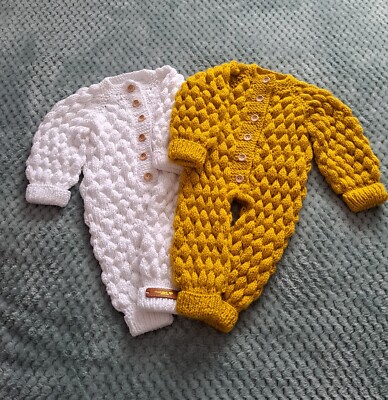 Handgefertigte Babykleidung