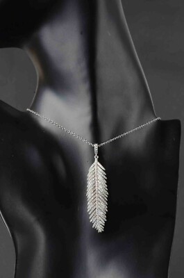 Lias Robertson COUTURE INSPIRIERT PAVE FEDER ANHÄNGER Farbe weiß #133845