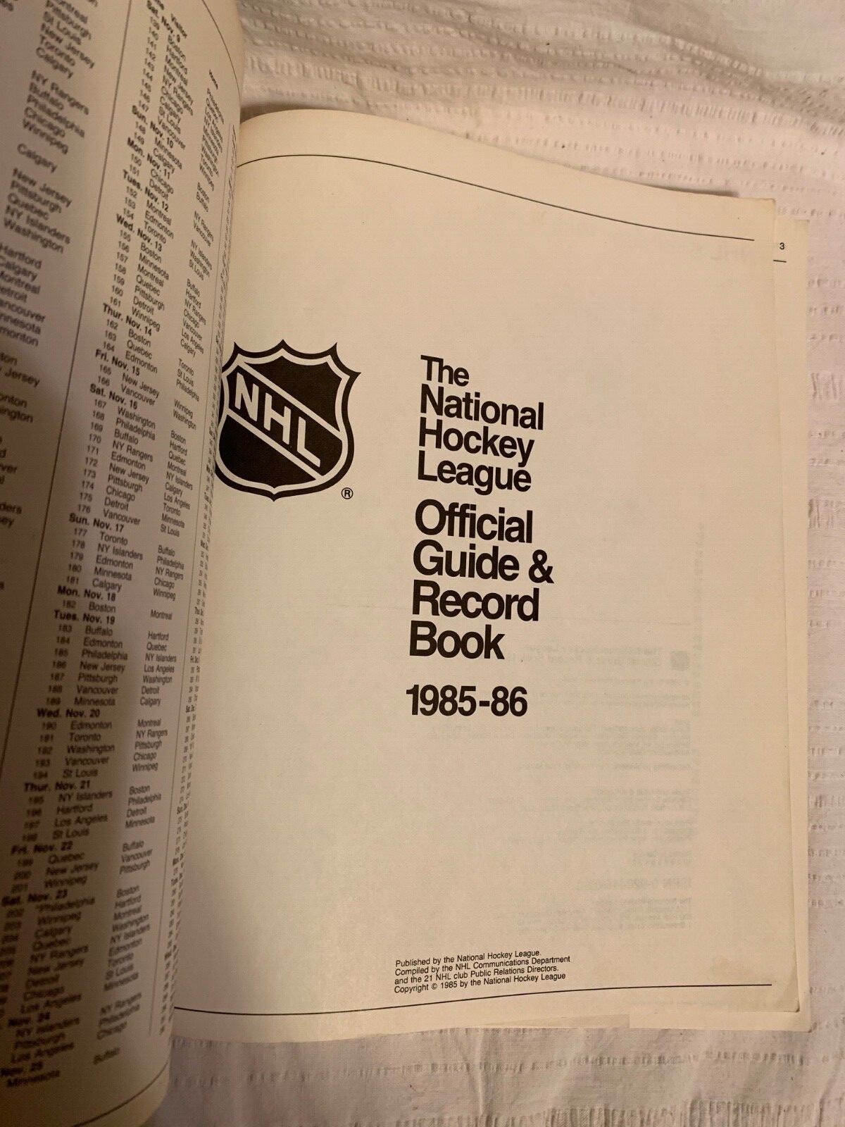 198586 NHL Official Guide and Record Book Wayne Gretzky and Coffey on