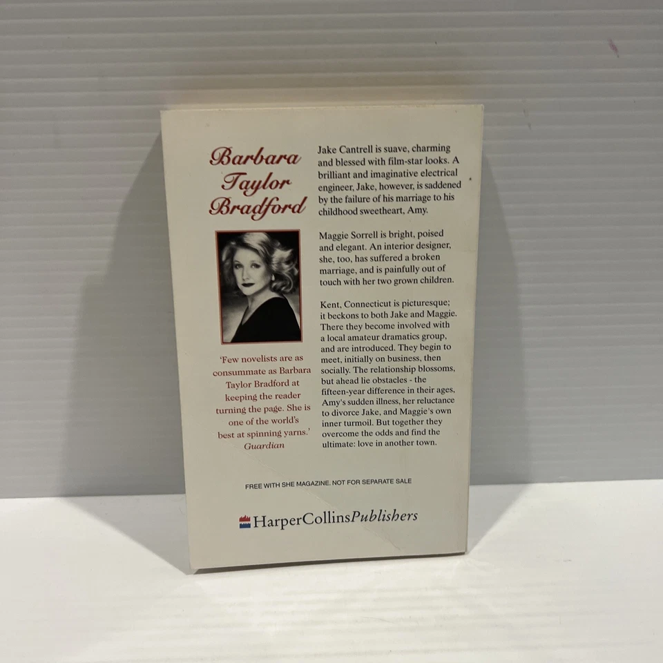 Libro de bolsillo Love in Another Town de Barbara Taylor Bradford (1995) Foto 3 de 3