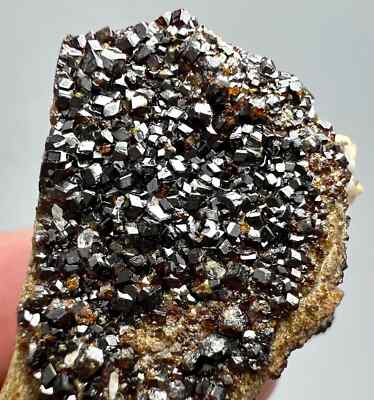 208 Karat Ultra Rare Melanit Granat Kristalle Bündel mit Albit auf 3 Seiten Matrix @Pak