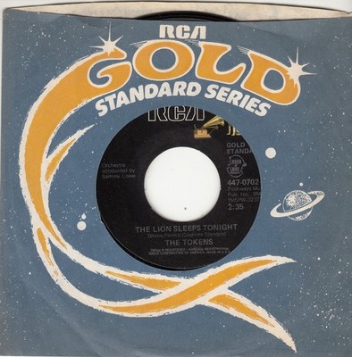 THE TOKENS - THE LION SLEEPS TONIGHT - MINT REISSUE 45 - NEW