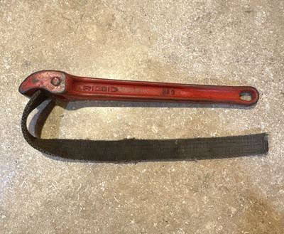RIDGID No. 2 Adjustable Strap Wrench Red/Black Metal Fabric Non-Ratcheting