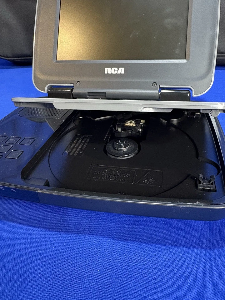 RCA DRC99371EB Portable 2 DVD Players 7” Screen DRC99371ES Rechargeable **READ** - Image 3 of 4