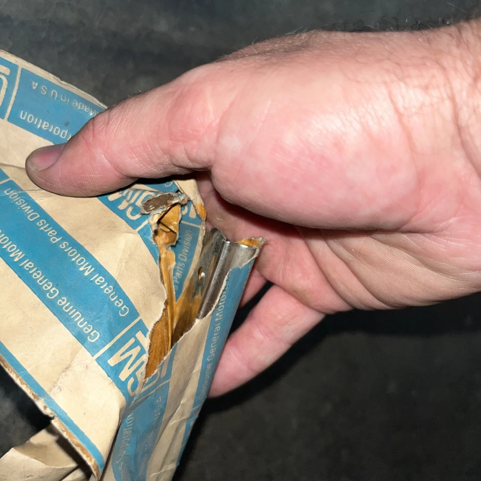 Oldsmobile Omega 1973 nuevo de stock rueda trasera bien apertura raro GM 8707827 Foto 3 de 4