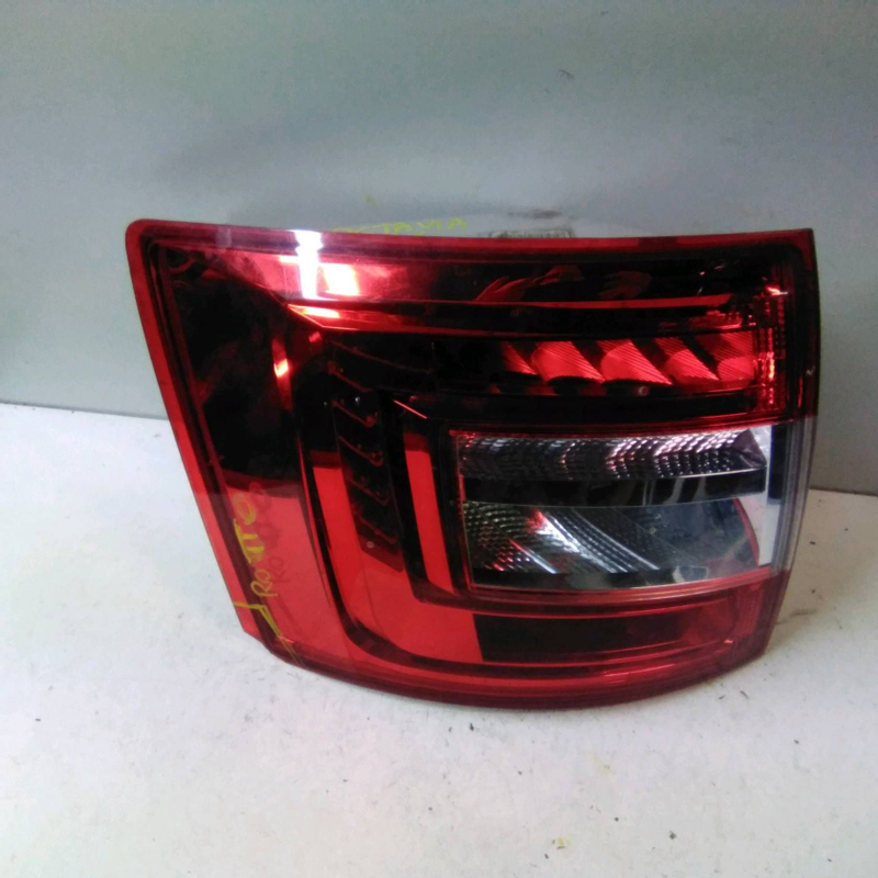 enjoliveur inf feu arriere gauche pour SKODA OCTAVIA (5E) 1.0 b34082 ...