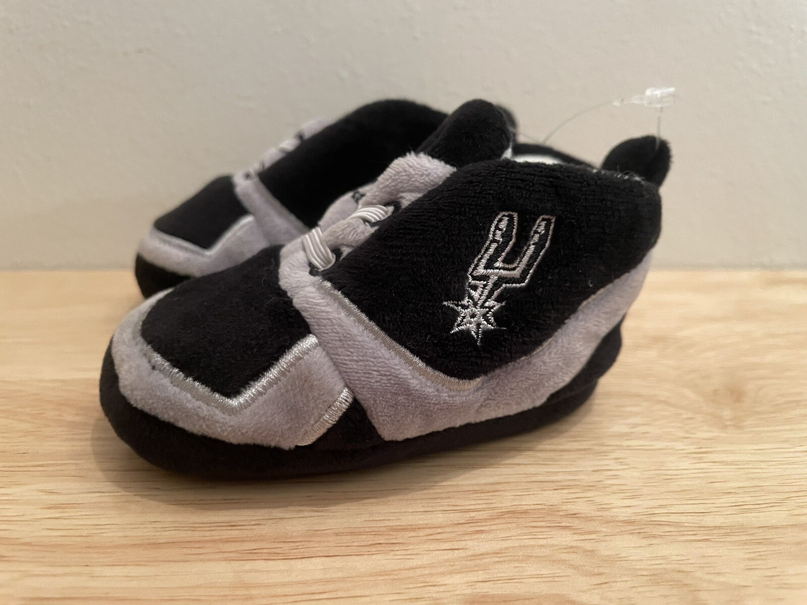 San Antonio Spurs NBA House Shoes Slippers Forever Collectible Size L NWOT-image