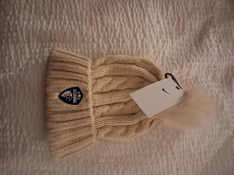 Chapéu de inverno Nike Beanie bege feminino novo com etiquetas tamanho único feminino - Imagem 3 de 3