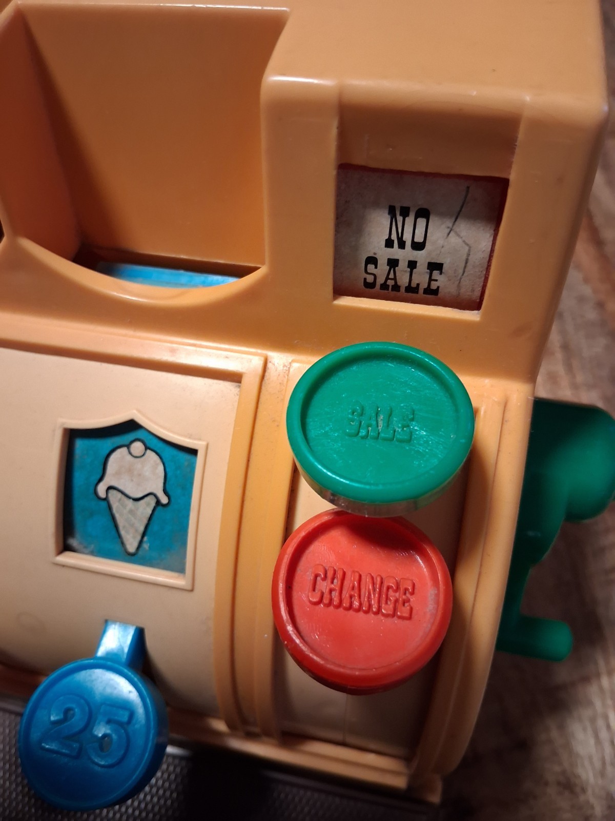 как выглядит Vintage 1974 Fisher Price Toy Cash Register 926 W 2 Coins Works Bell Rings фото